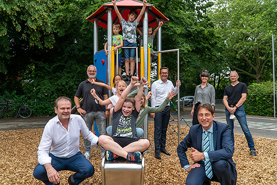 Hurra, die Rutsche ist da!